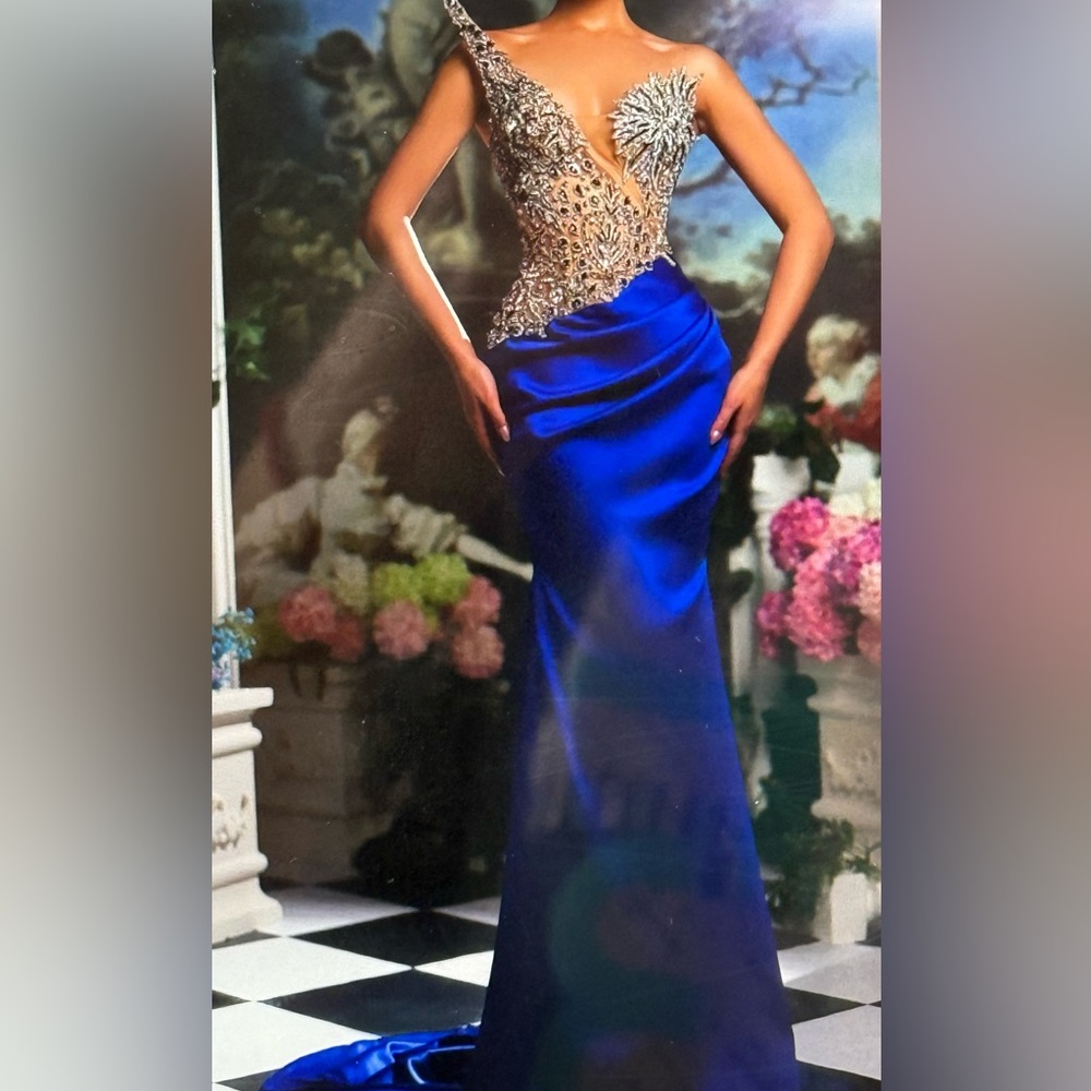 Long dress Adorned with beads strapless satin skirts Royal Blue Color Size S